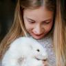 Adama et son lapin Snowy