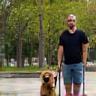 Luc promenant son chien Max